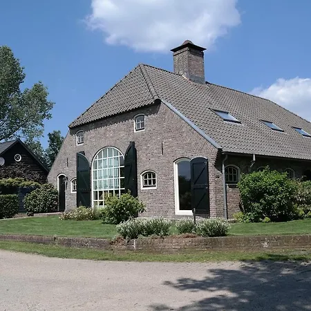 Onder De Bomen *
